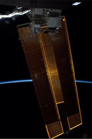 Illustration for article titled This image of a dice rolling in space over the Earth is not a photoshop